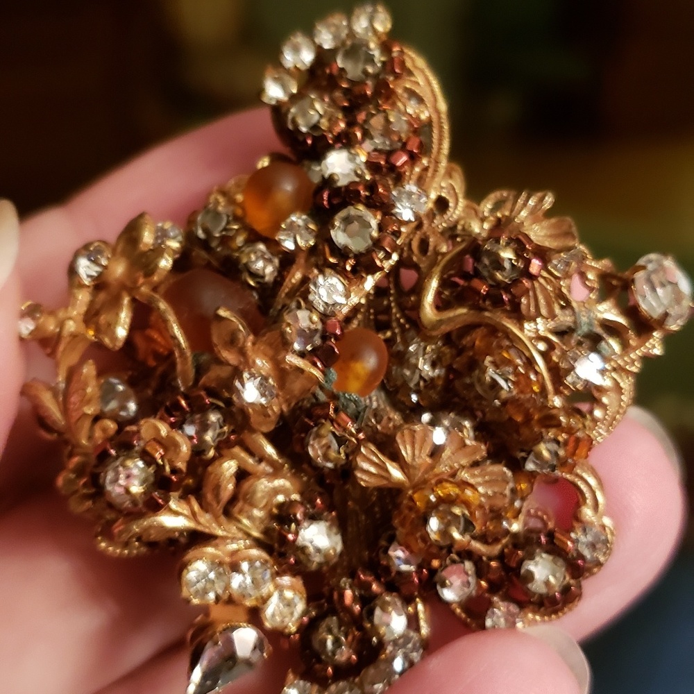 Robert vintage brooch and springback earrings.